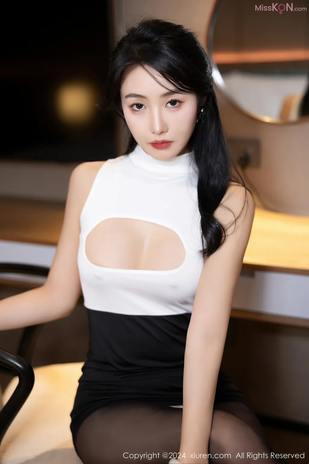 XIUREN No.8106 – 8115 (790 photos)