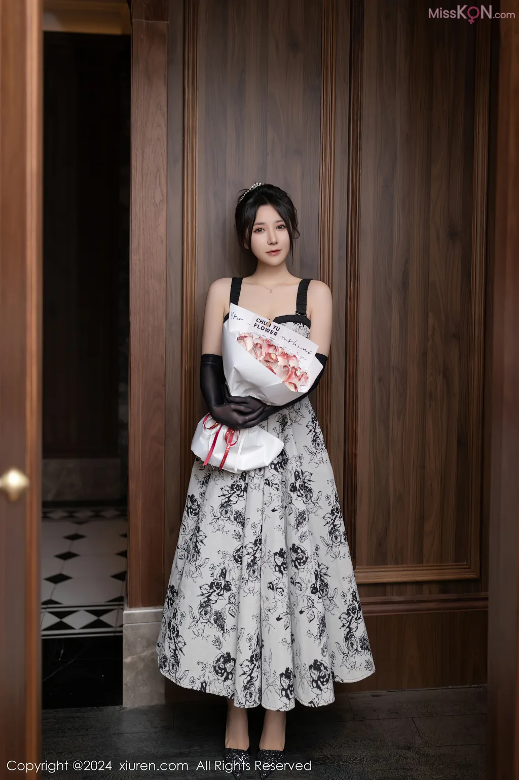 XIUREN No.8106 – 8115 (790 photos)