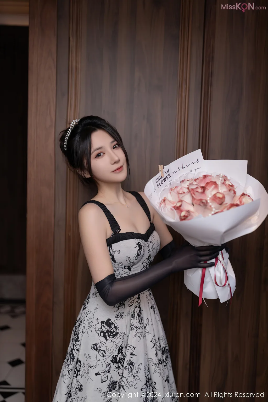 XIUREN No.8106 – 8115 (790 photos)
