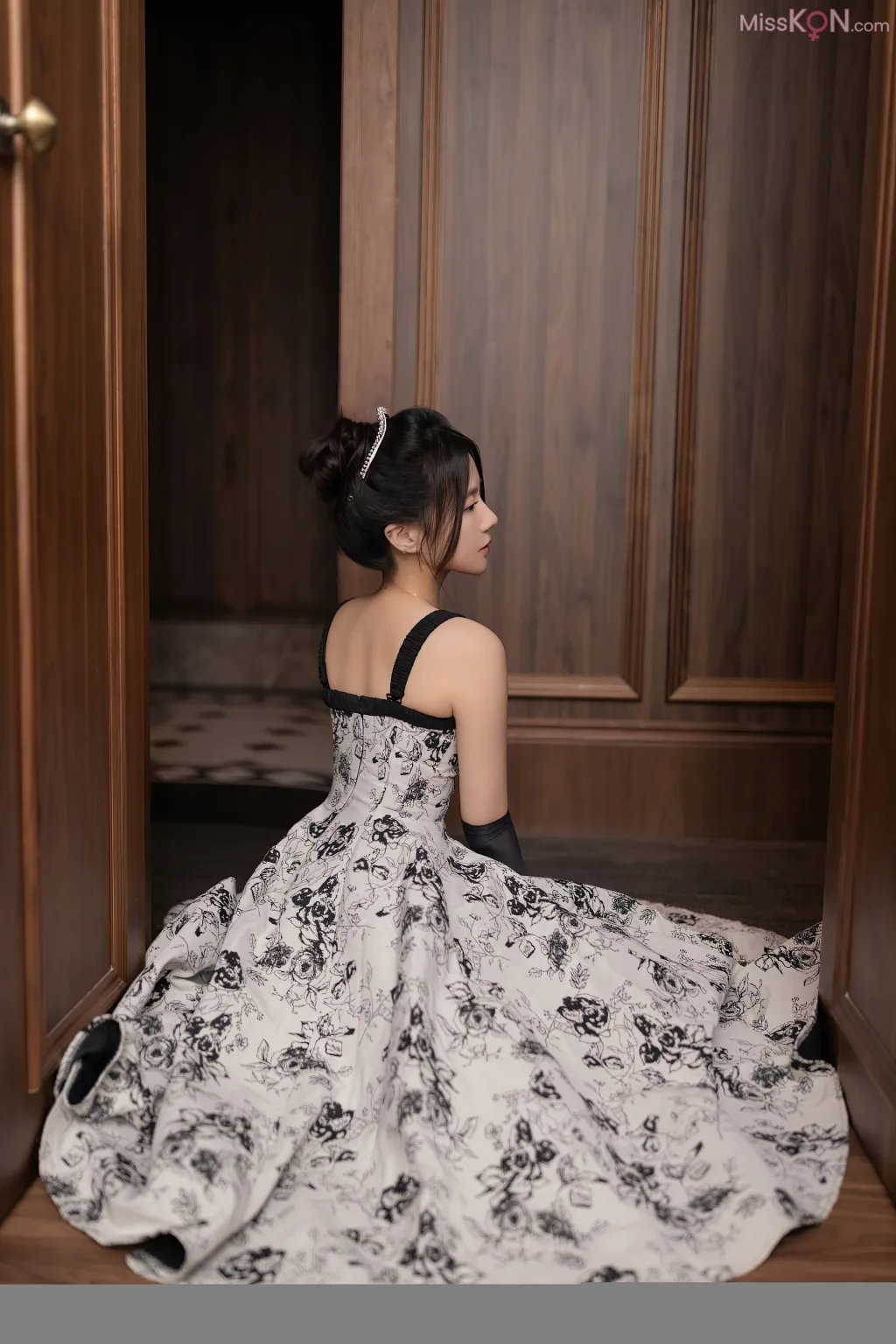 XIUREN No.8106 – 8115 (790 photos)