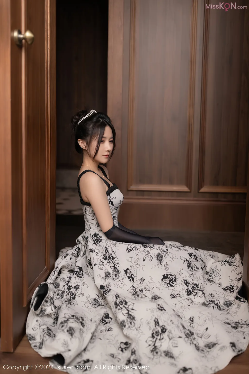 XIUREN No.8106 – 8115 (790 photos)