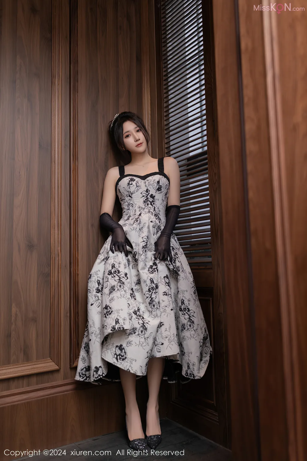 XIUREN No.8106 – 8115 (790 photos)