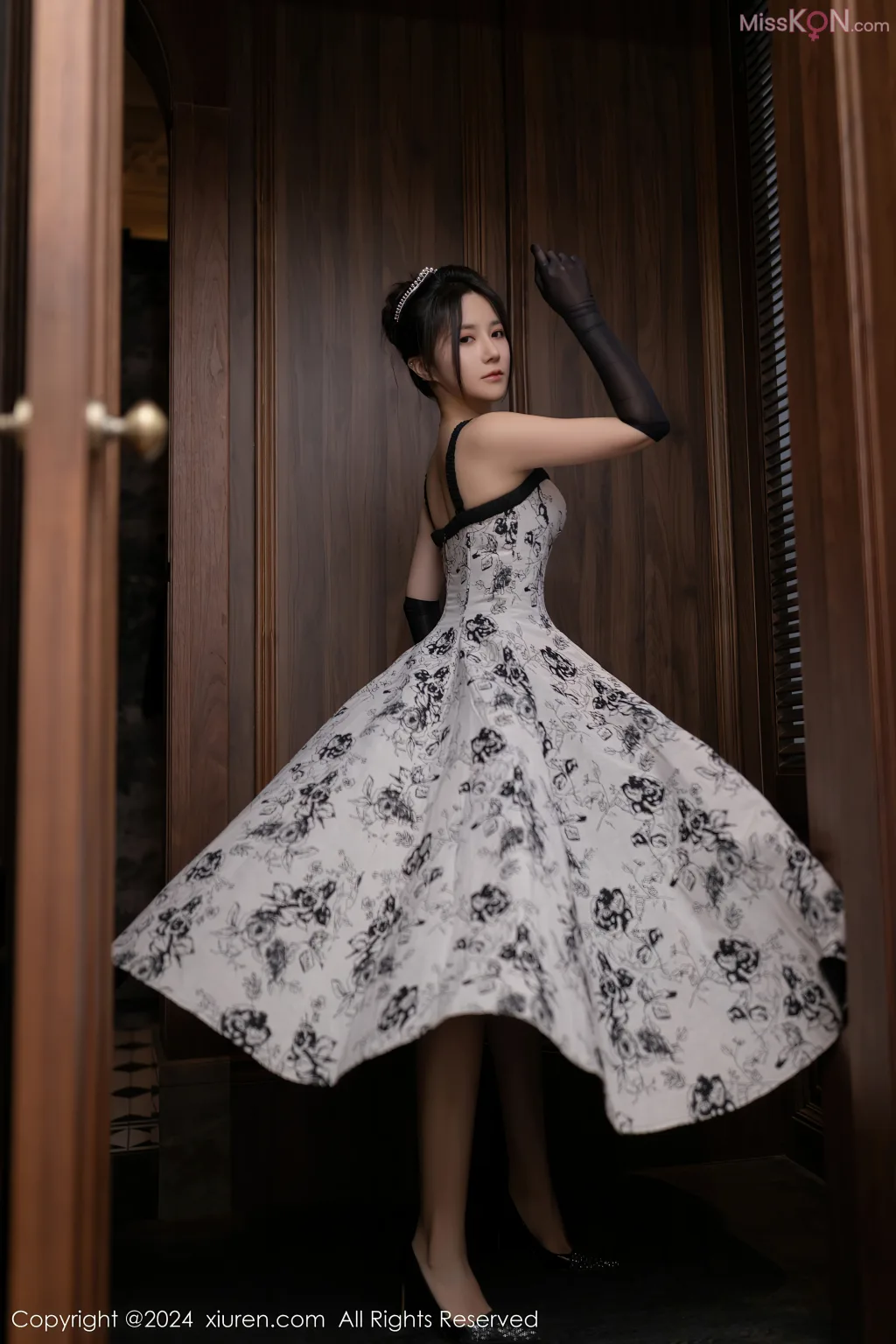 XIUREN No.8106 – 8115 (790 photos)