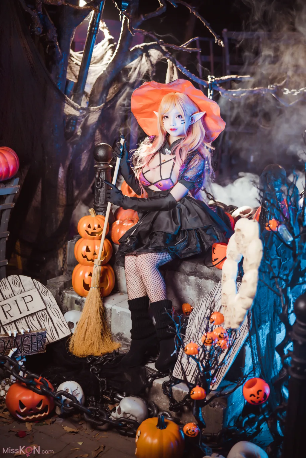 Coser@狐玖玖: 喜多川万圣节 (14 photos)