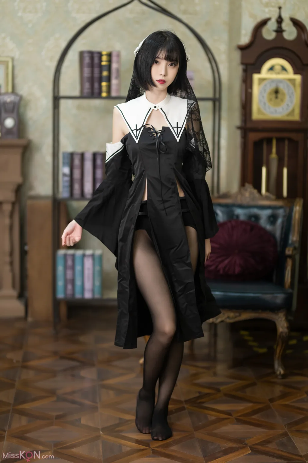 Coser@许岚LAN: 暗黑修女 (40 photos)