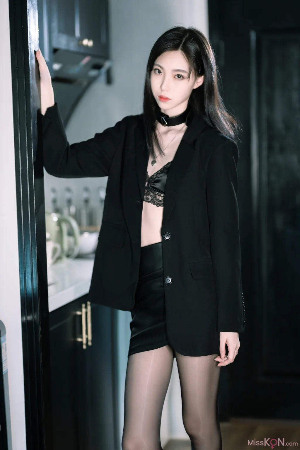 Coser@许岚LAN: 黑丝西装 (40 photos)