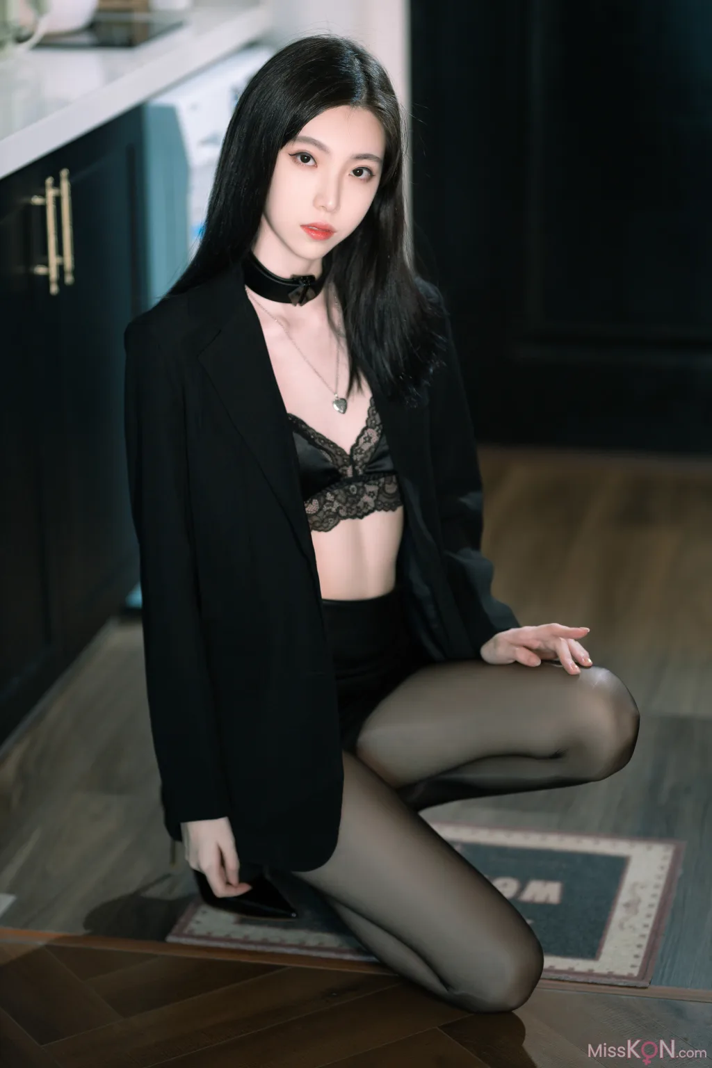 Coser@许岚LAN: 黑丝西装 (40 photos)