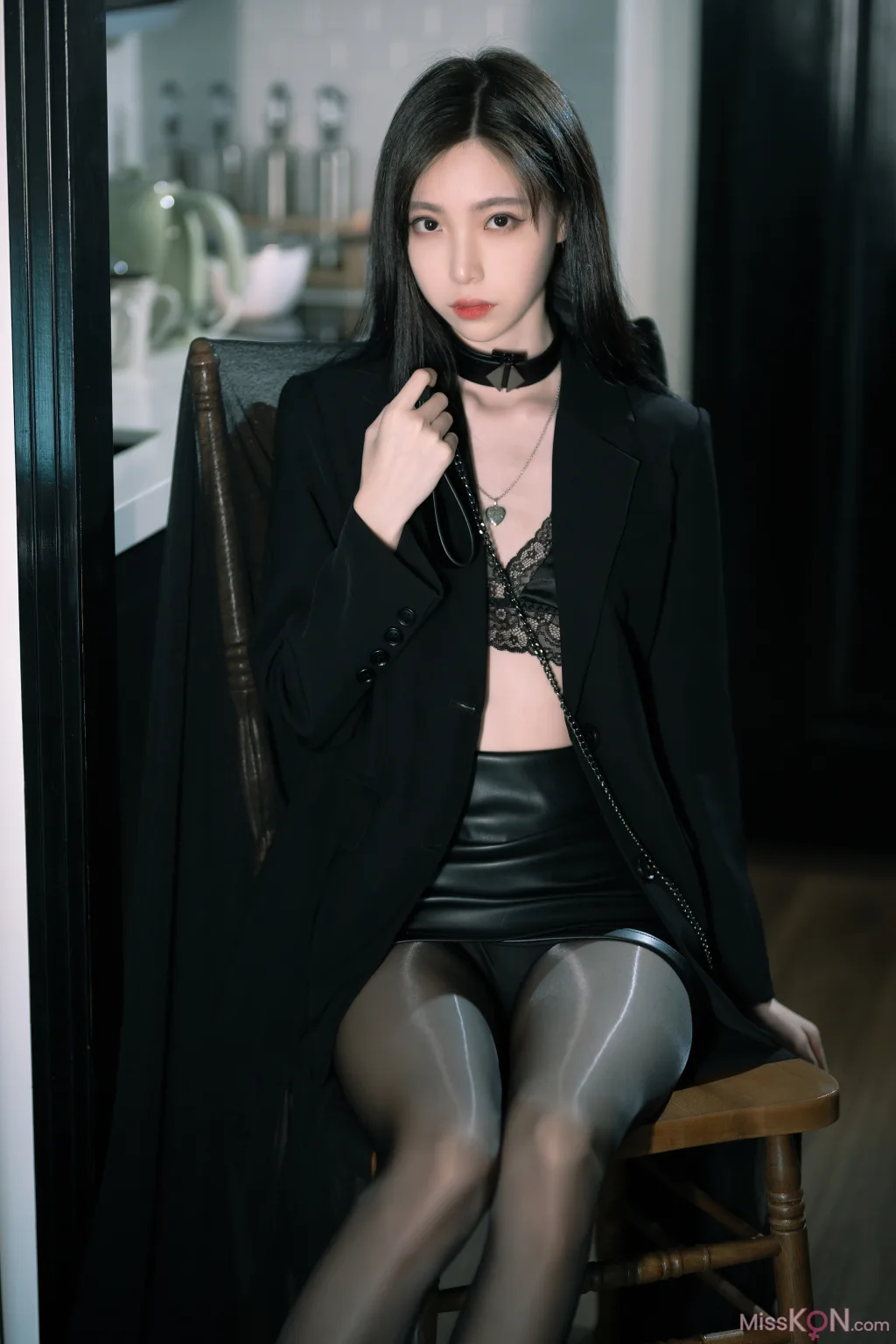 Coser@许岚LAN: 黑丝西装 (40 photos) – Page 2