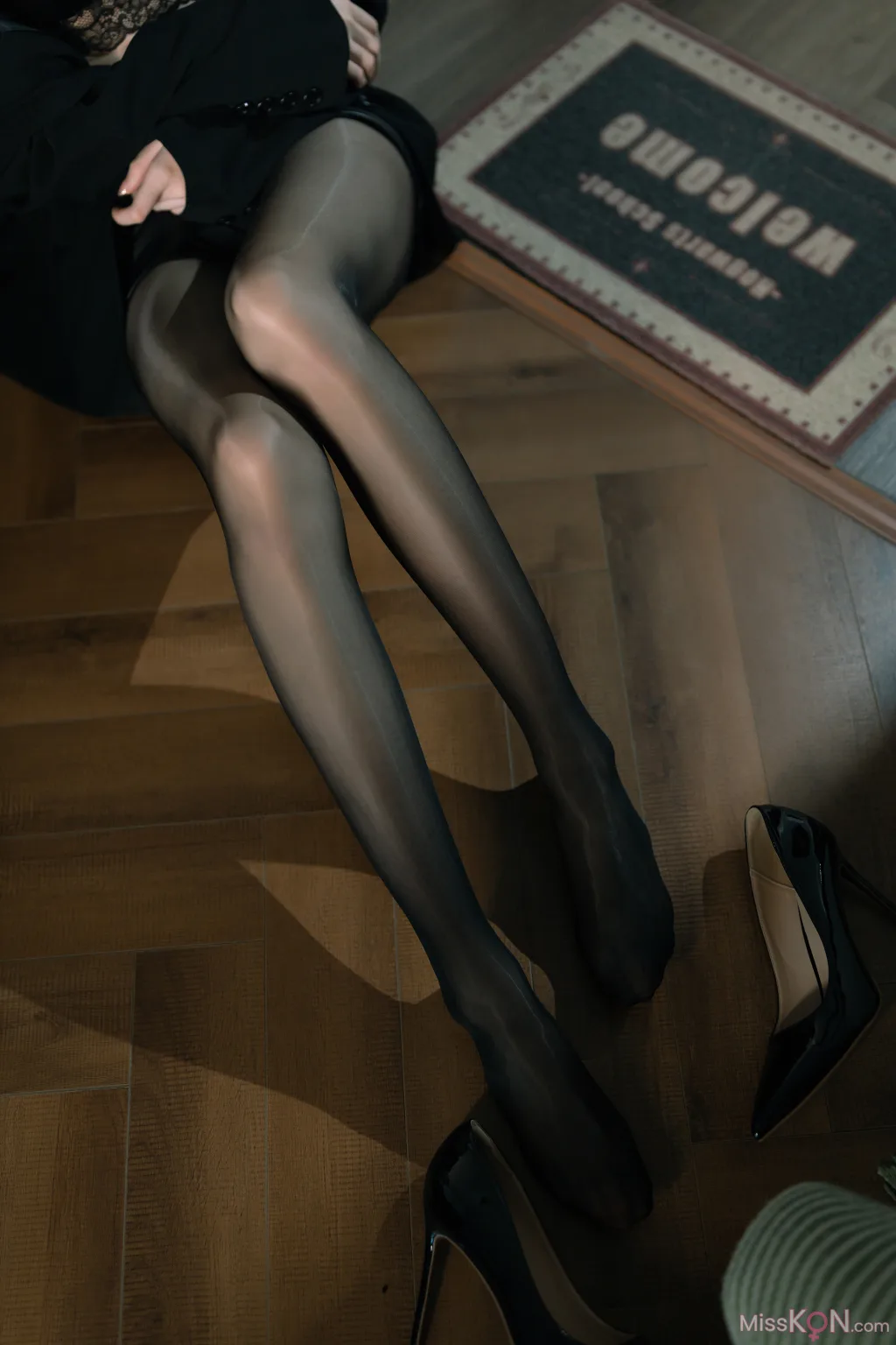 Coser@许岚LAN: 黑丝西装 (40 photos) – Page 4