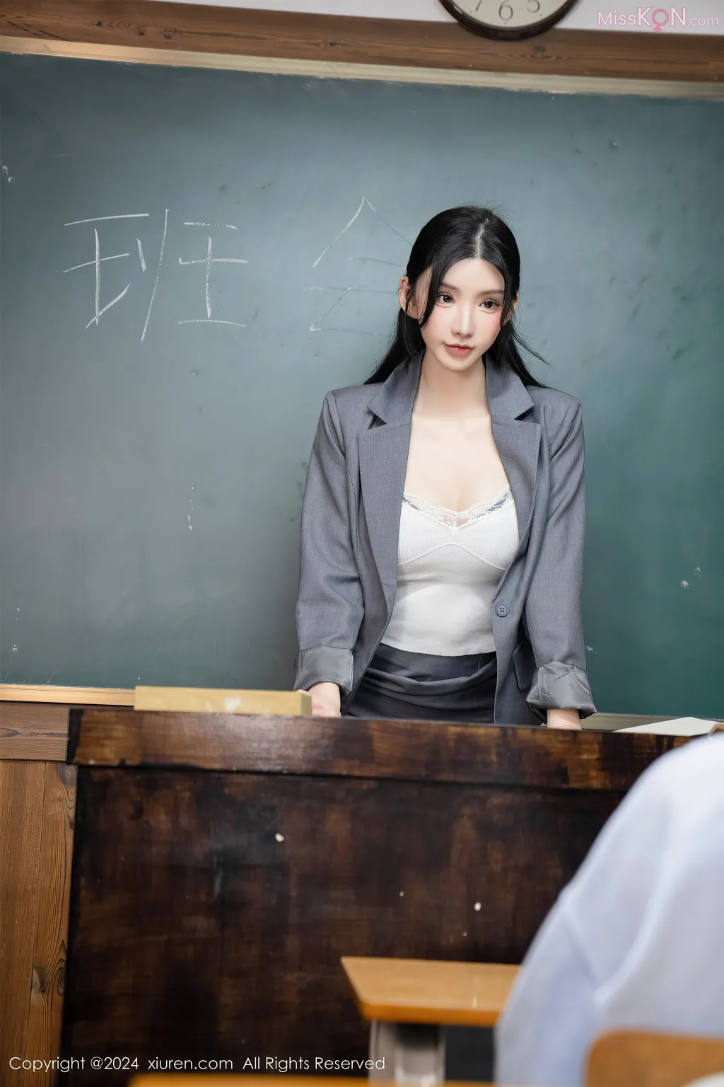 XIUREN No.8196 – 8205 (784 photos)