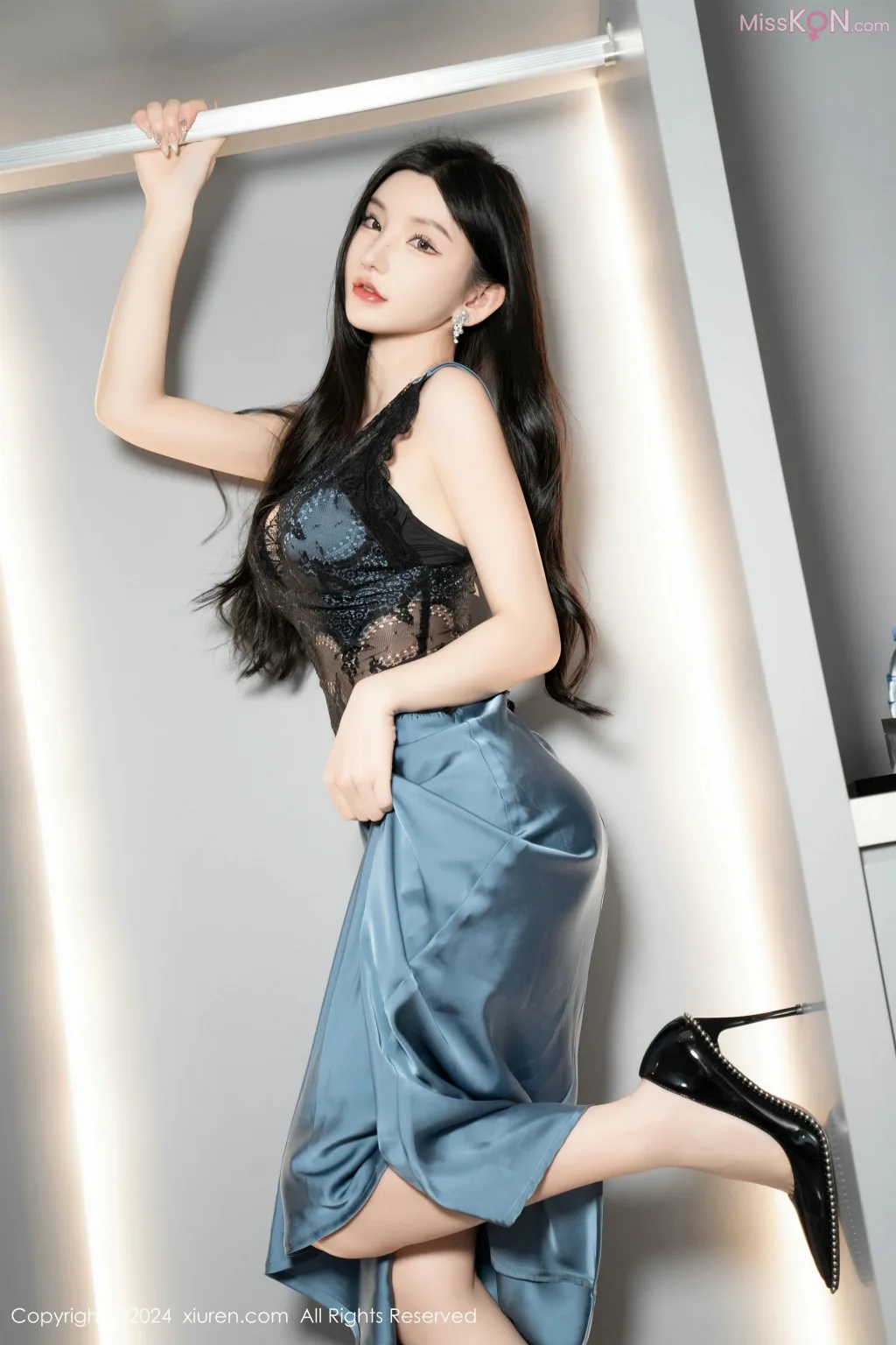 XIUREN No.8236 – 8245 (858 photos)