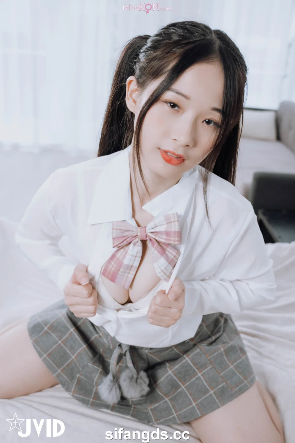 [JVID] 婕咪 Juice: 雙馬尾女孩婕咪想在學長的胯下依偎(全裸無遮四點全開) (134 photos )