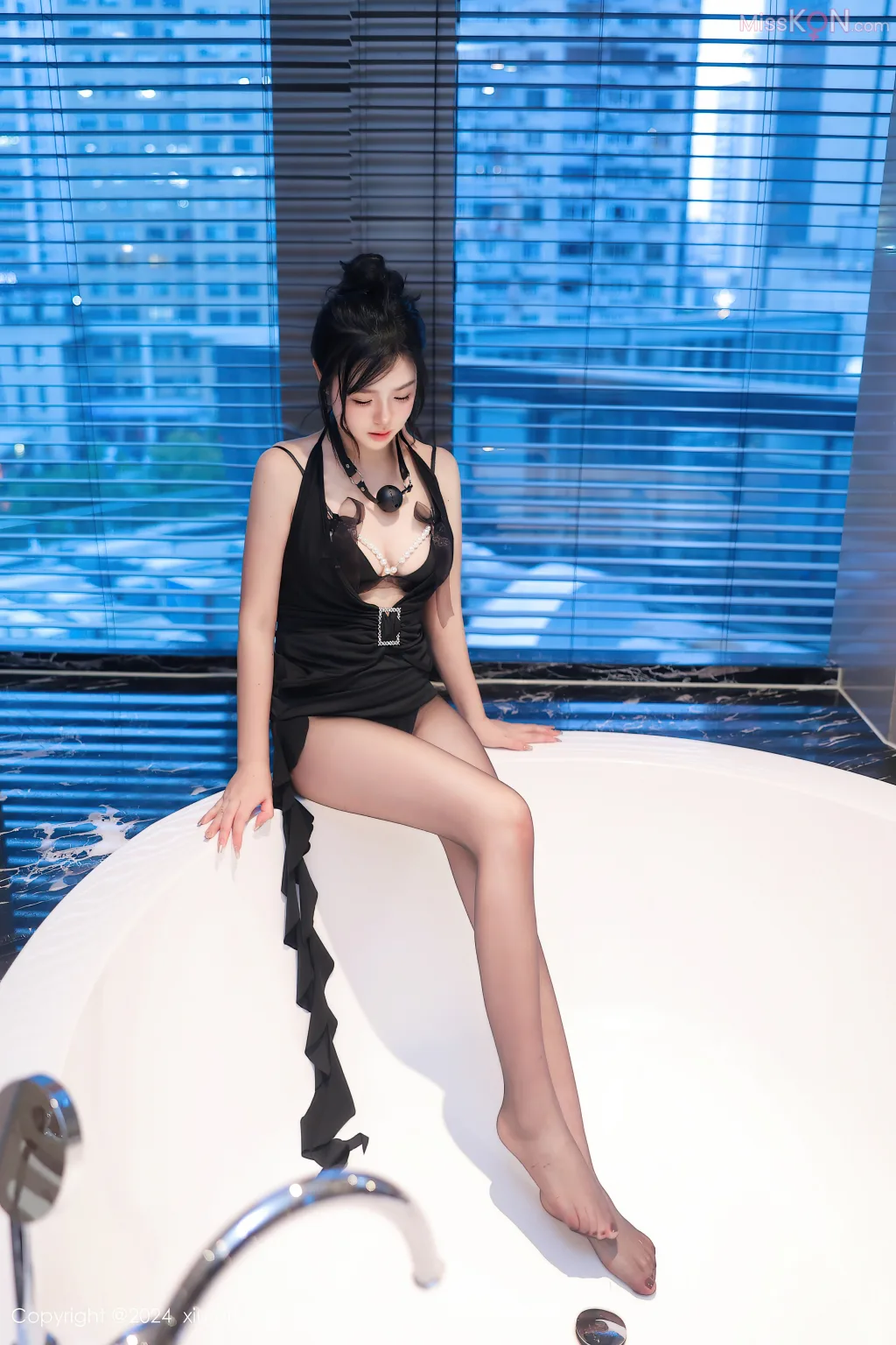 XIUREN No.8286 – 8295 (763 photos)