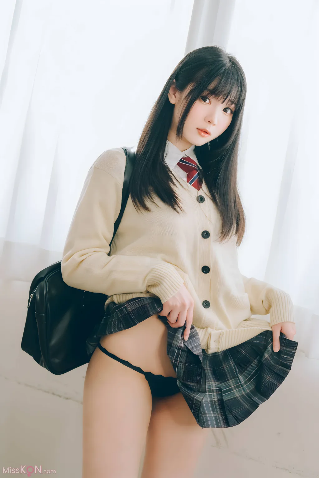 Coser@霜月shimo: DL版写真集 隣のサキュバス霜月さん！！Vol.01 (124 photos )