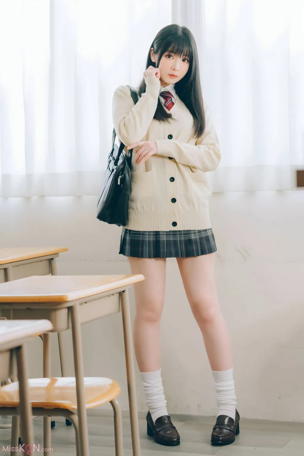 Coser@霜月shimo: DL版写真集 隣のサキュバス霜月さん！！Vol.01 (124 photos )