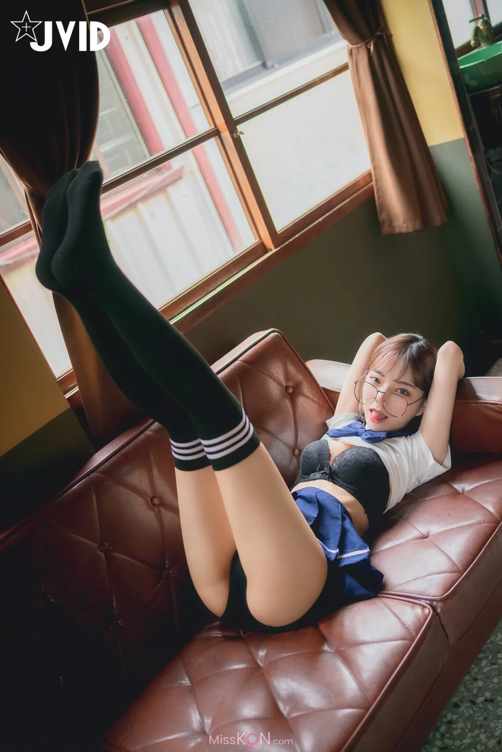 [JVID] 啾啾: 性感高校生啾啾～濕身死庫水！ (128 photos )