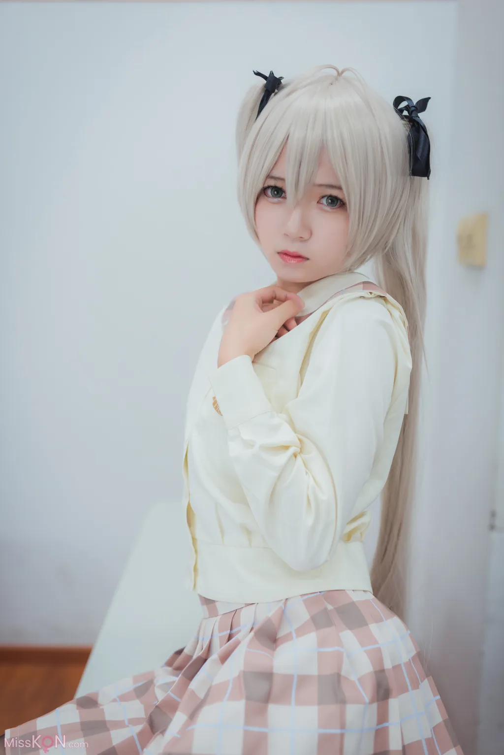 Coser@白金Saki: 五更琉璃-旗袍 (14 photos)
