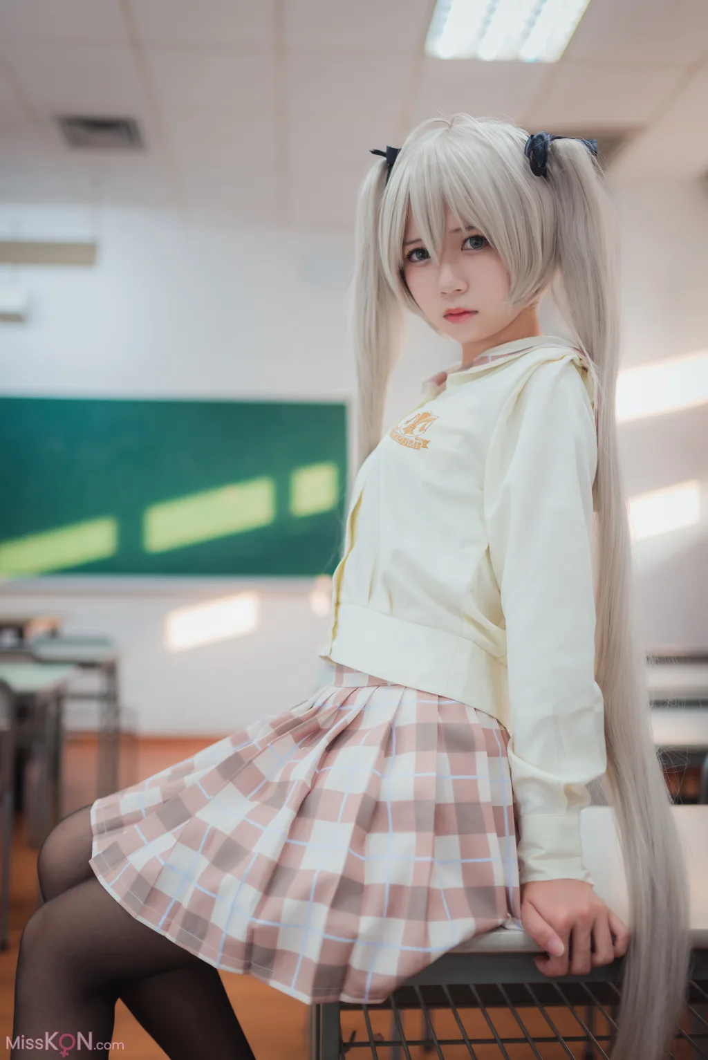 Coser@白金Saki: 五更琉璃-旗袍 (14 photos)
