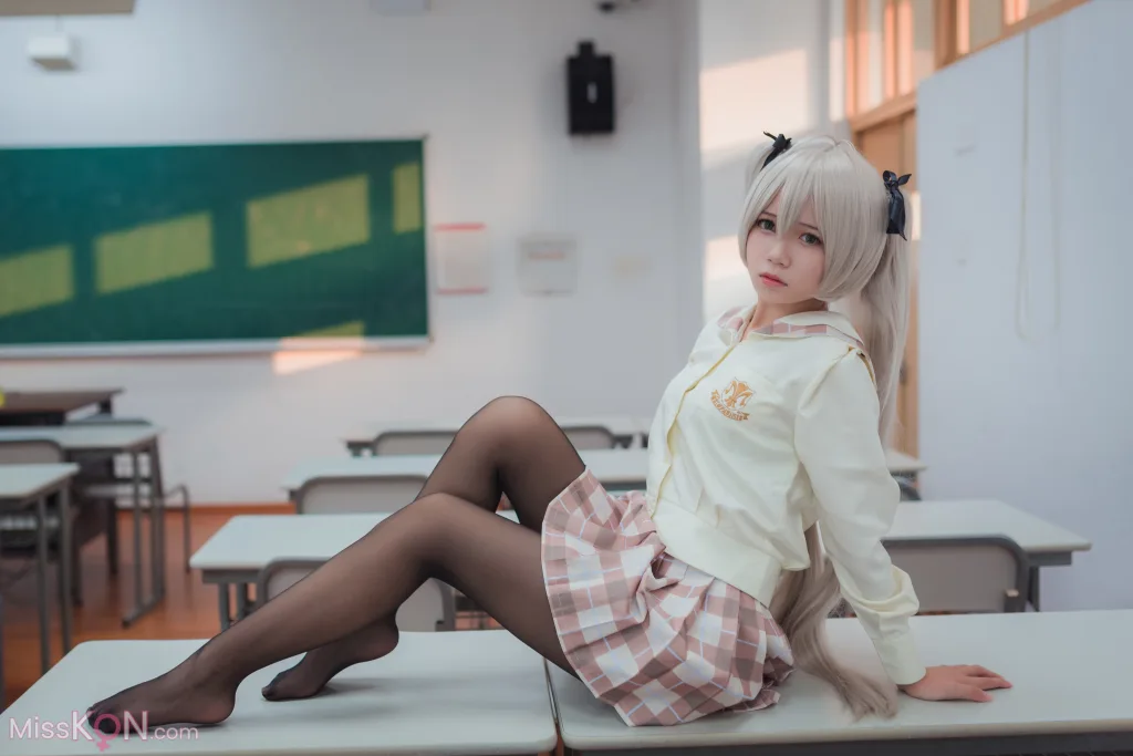 Coser@白金Saki: 五更琉璃-旗袍 (14 photos)