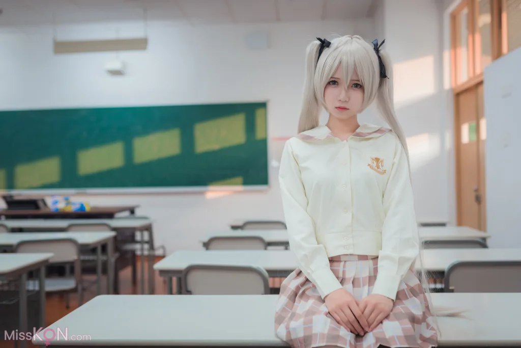 Coser@白金Saki: 五更琉璃-旗袍 (14 photos)