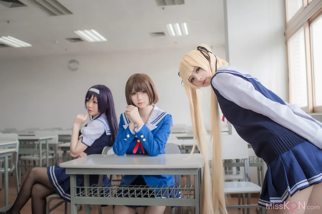 Coser@白金Saki: 三个女仆 (29 photos)