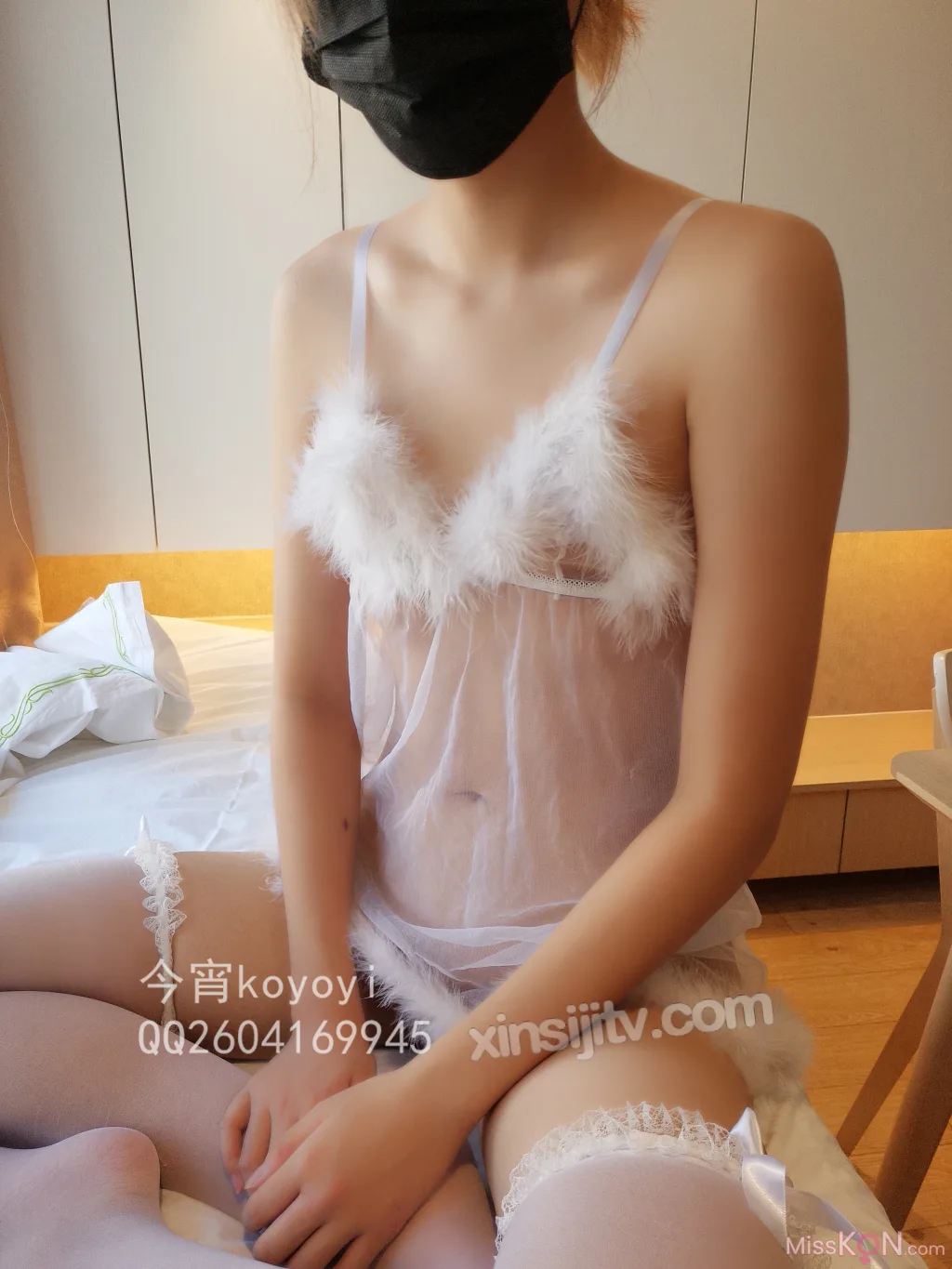 Coser@今宵koyoyi: 透明内衣小怪兽ZW喷水 (32 photos )