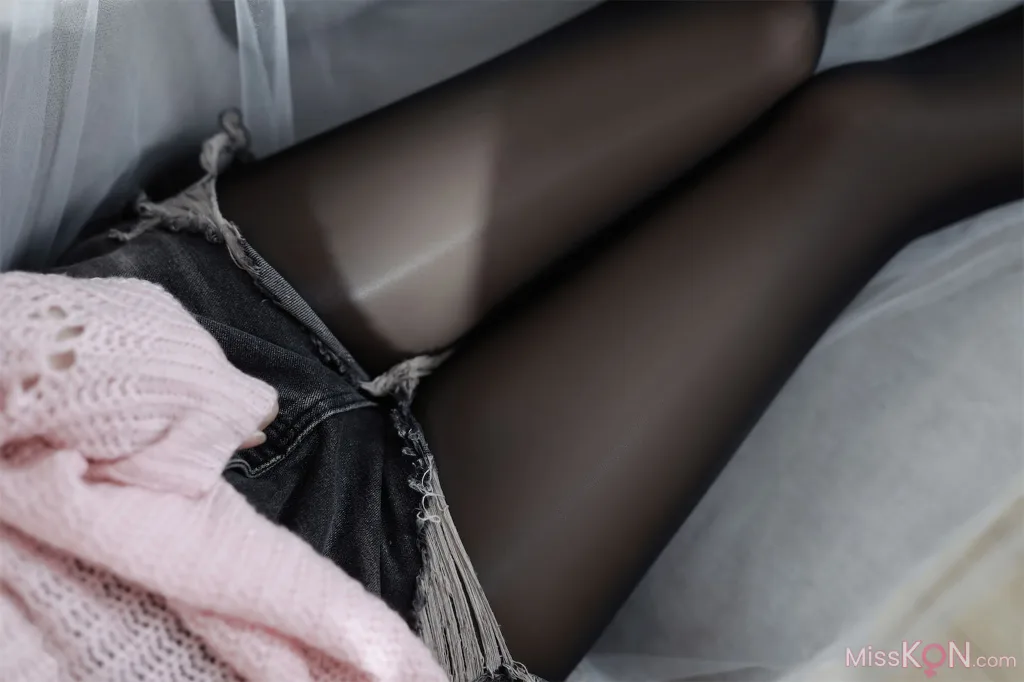 Coser@洛桑w伊梓: 升玖老师毛衣 (40 photos) – Page 4