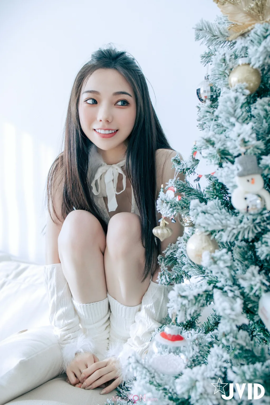 [JVID] 啾啾: 純白性感小公主啾啾降臨 (194 photos )