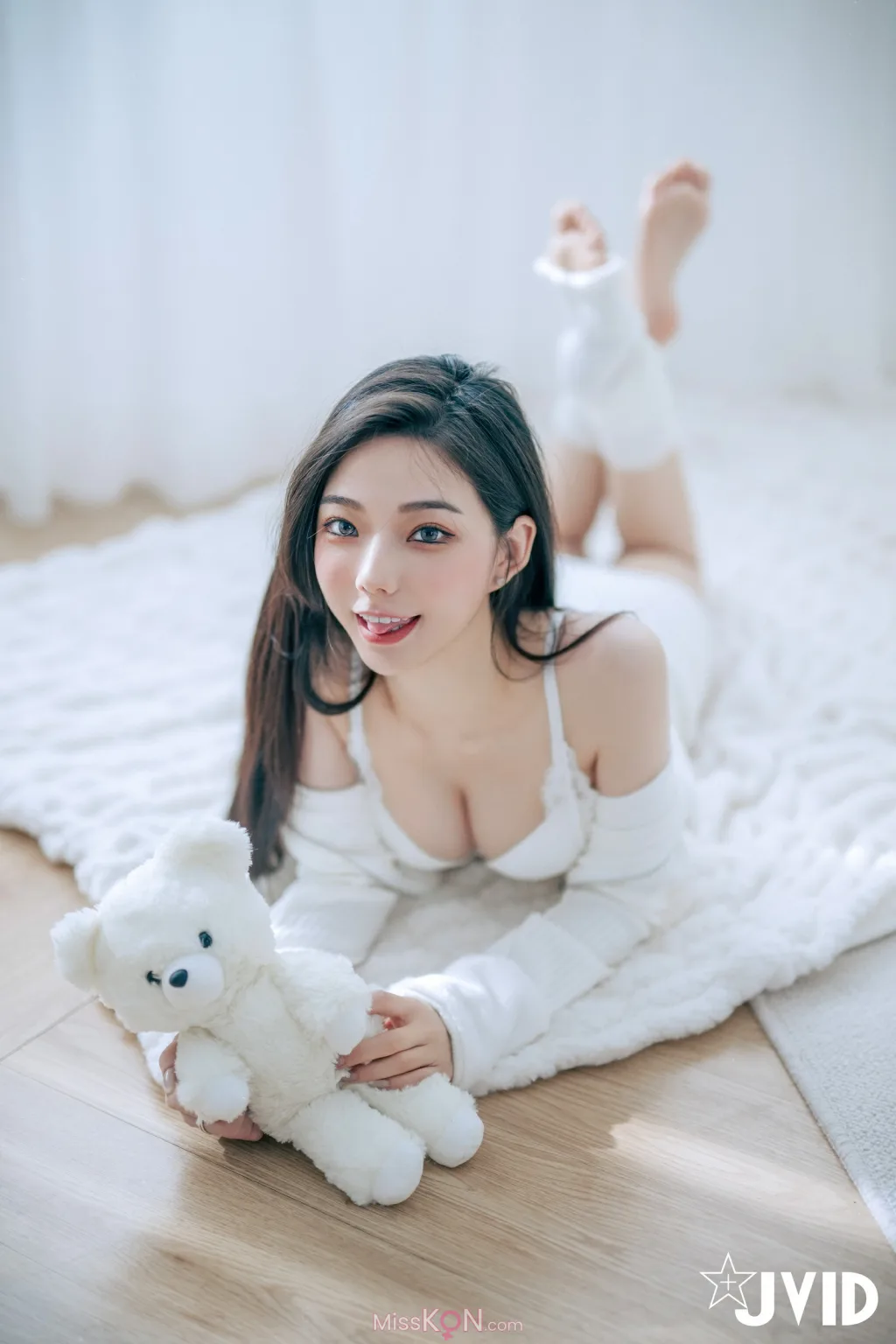 [JVID] 啾啾: 純白性感小公主啾啾降臨 (194 photos )