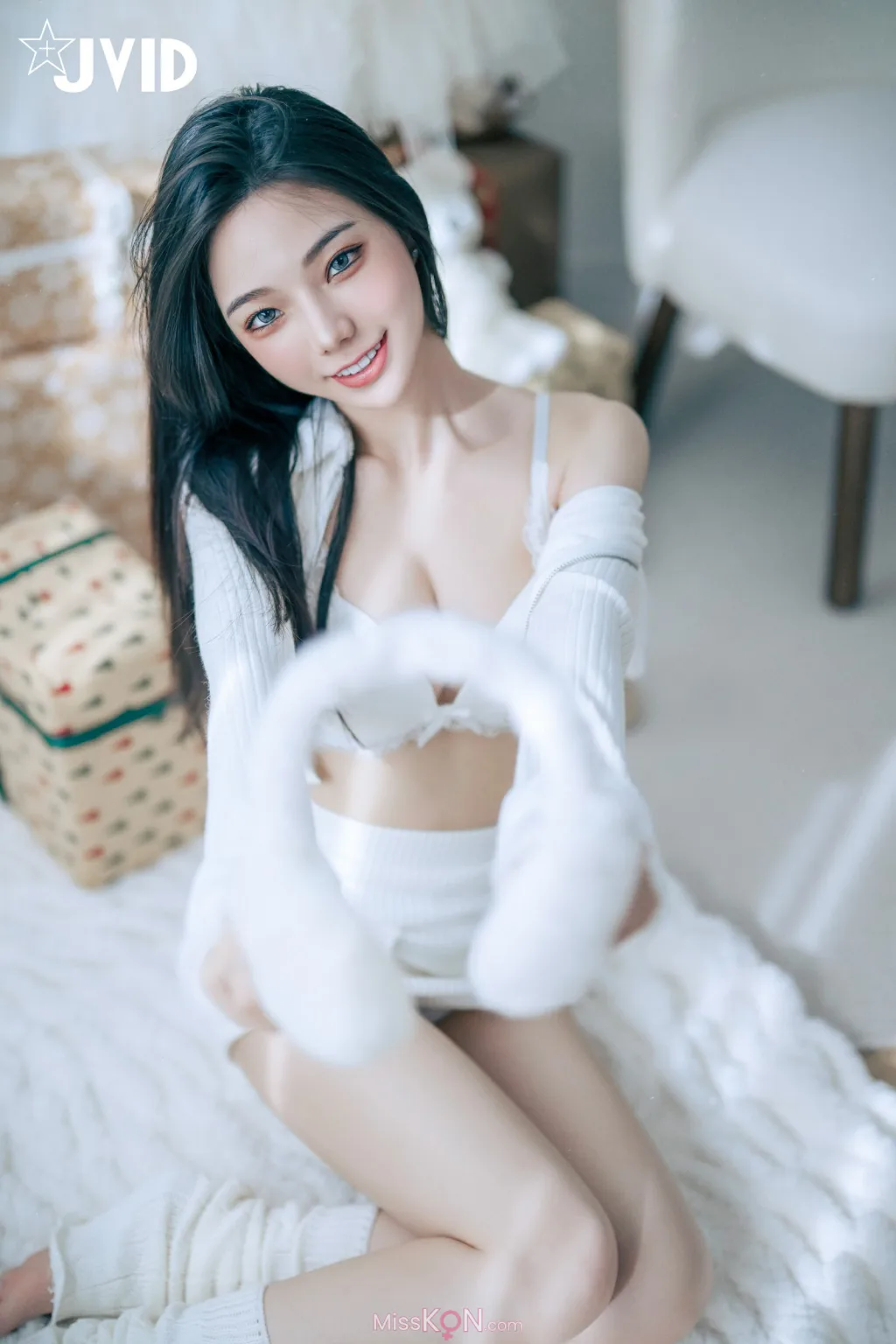 [JVID] 啾啾: 純白性感小公主啾啾降臨 (194 photos )