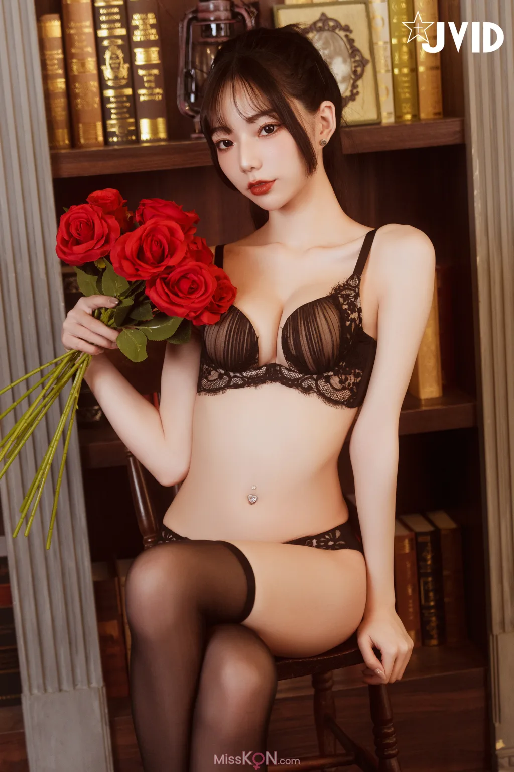 [JVID] 啾啾: ゾンビ殭屍版女友注射愛の能量變成人類!!! (178 photos)