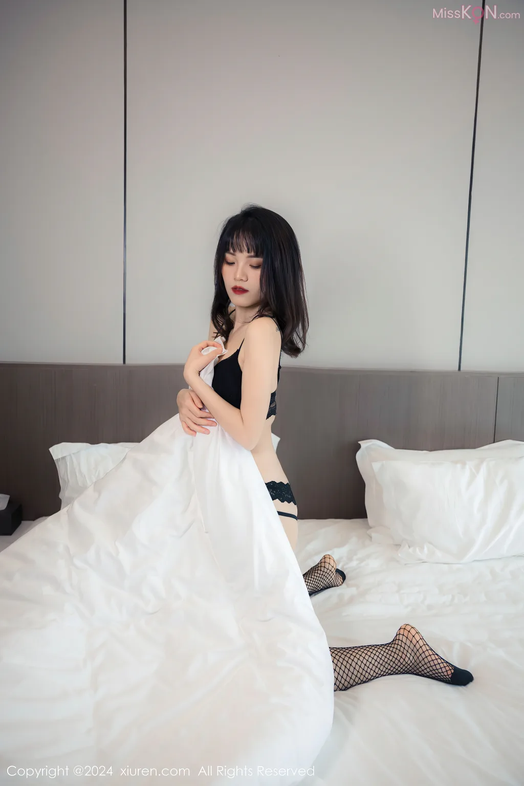 XIUREN No.8316 – 8325 (819 photos)