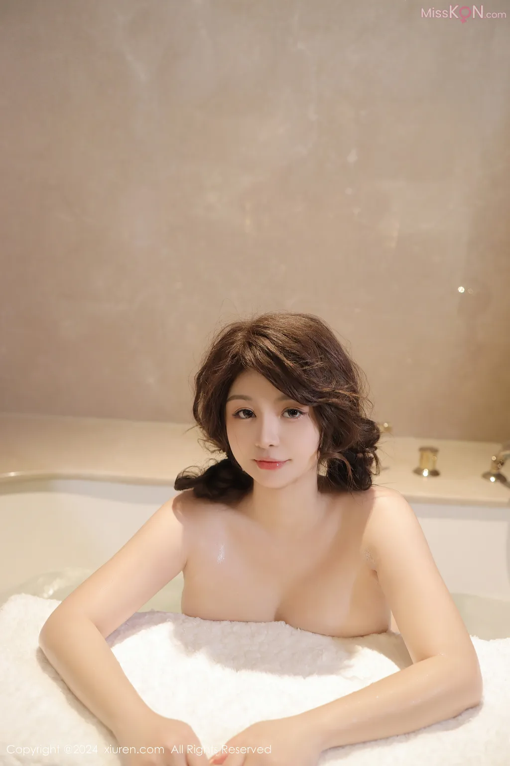 XIUREN No.8316 – 8325 (819 photos)