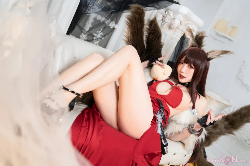 Coser@瓜希酱 &amp; Momoko葵葵: 碧蓝航线赤城 &amp; 加贺 礼服 (46 photos)
