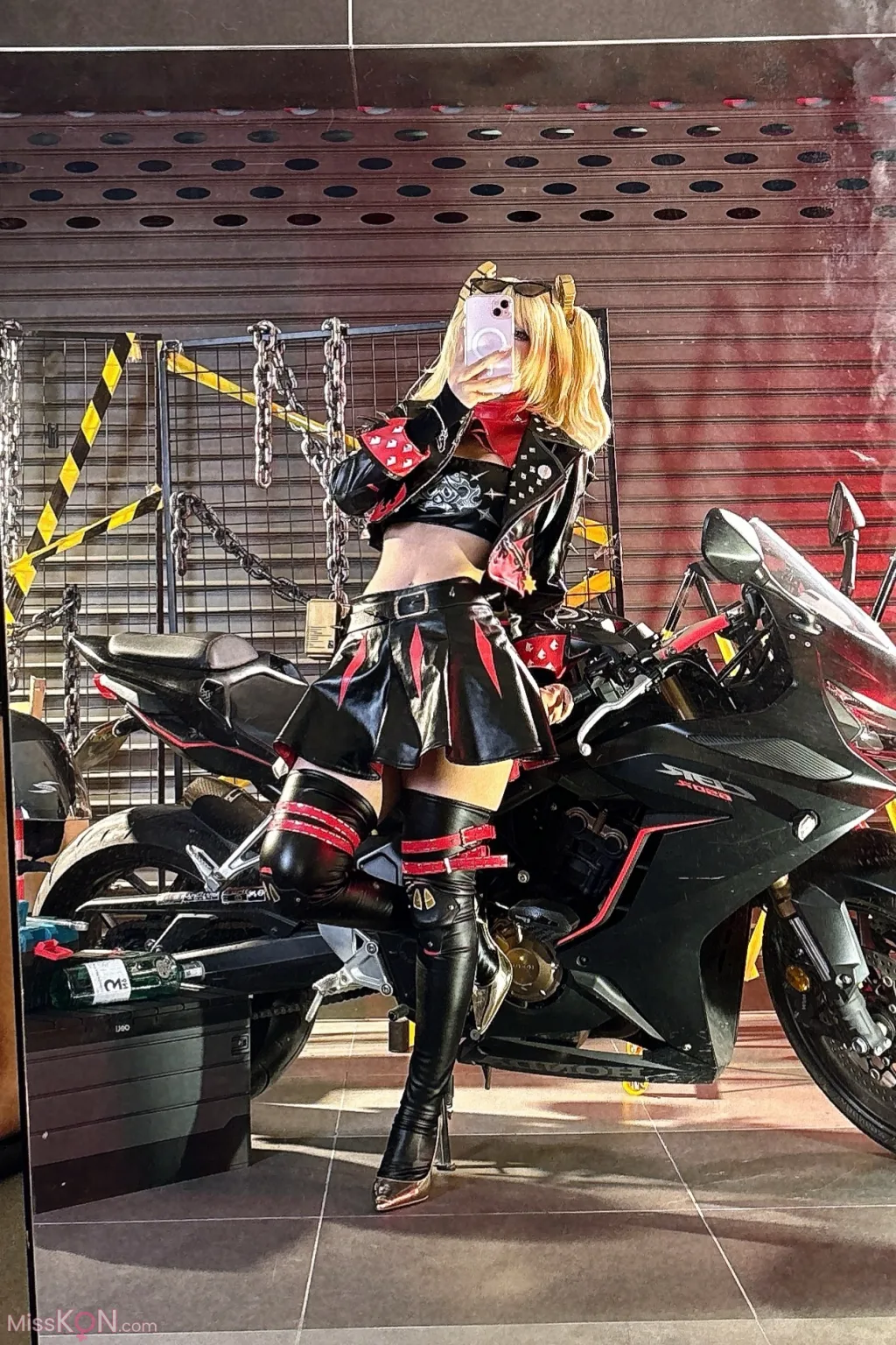 Coser@UmekoJ: Burnice White Zenless Zone Zero (97 photos )