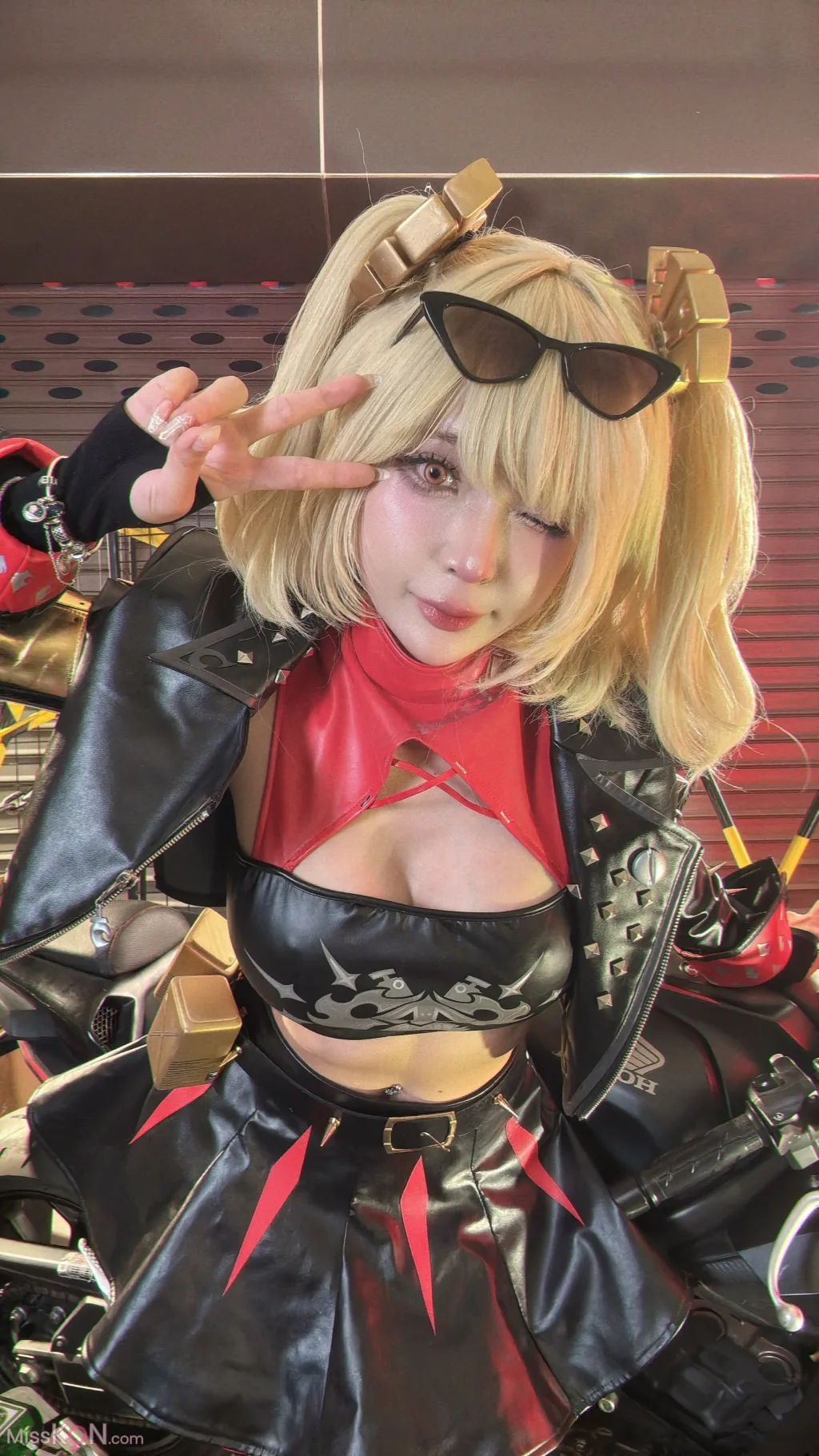 Coser@UmekoJ: Burnice White Zenless Zone Zero (97 photos )