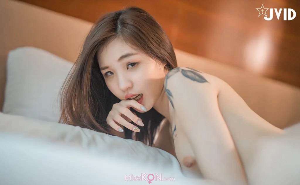 [JVID] Catlin: 高校初恋女生-运动后Sex-約打籃球-卻被好友偷約去旅館 (176 photos )