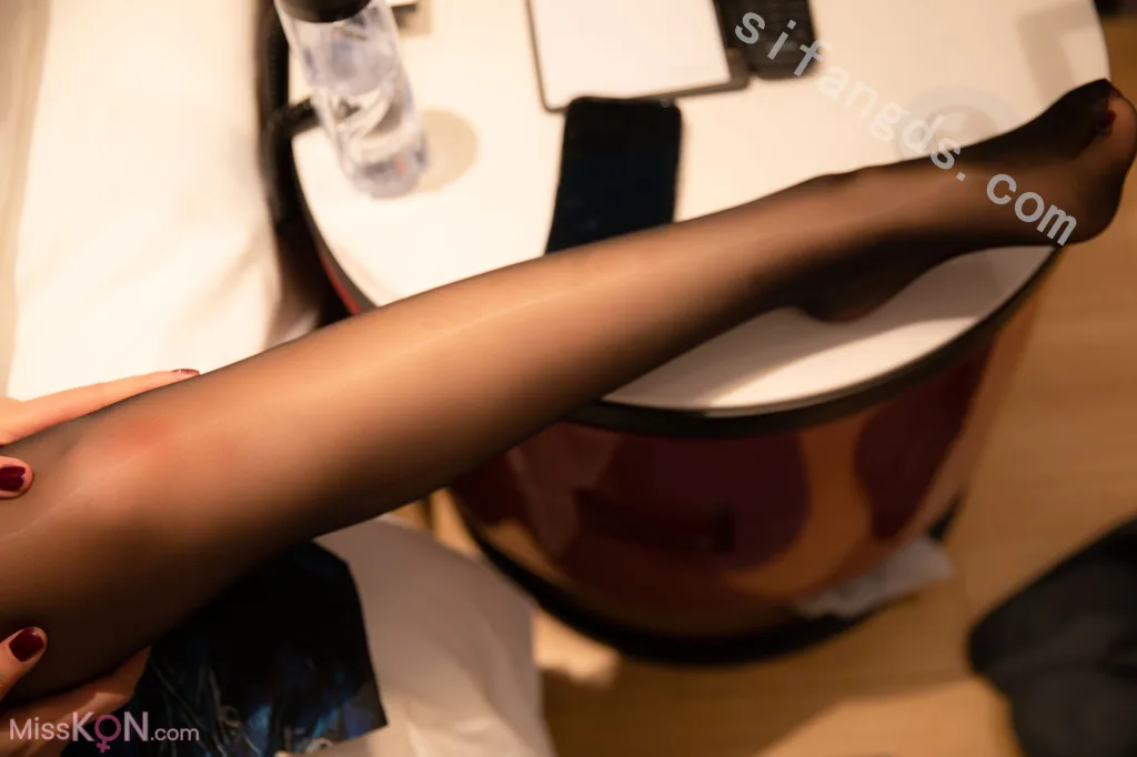 [XR Uncensored] 蛋蛋宝: R18 秀人网模特 异域风情 (82 photos )