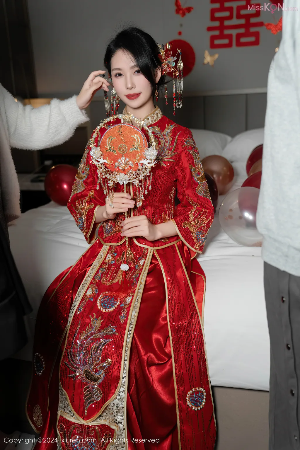 XIUREN No.8376 – 8385 (830 photos)