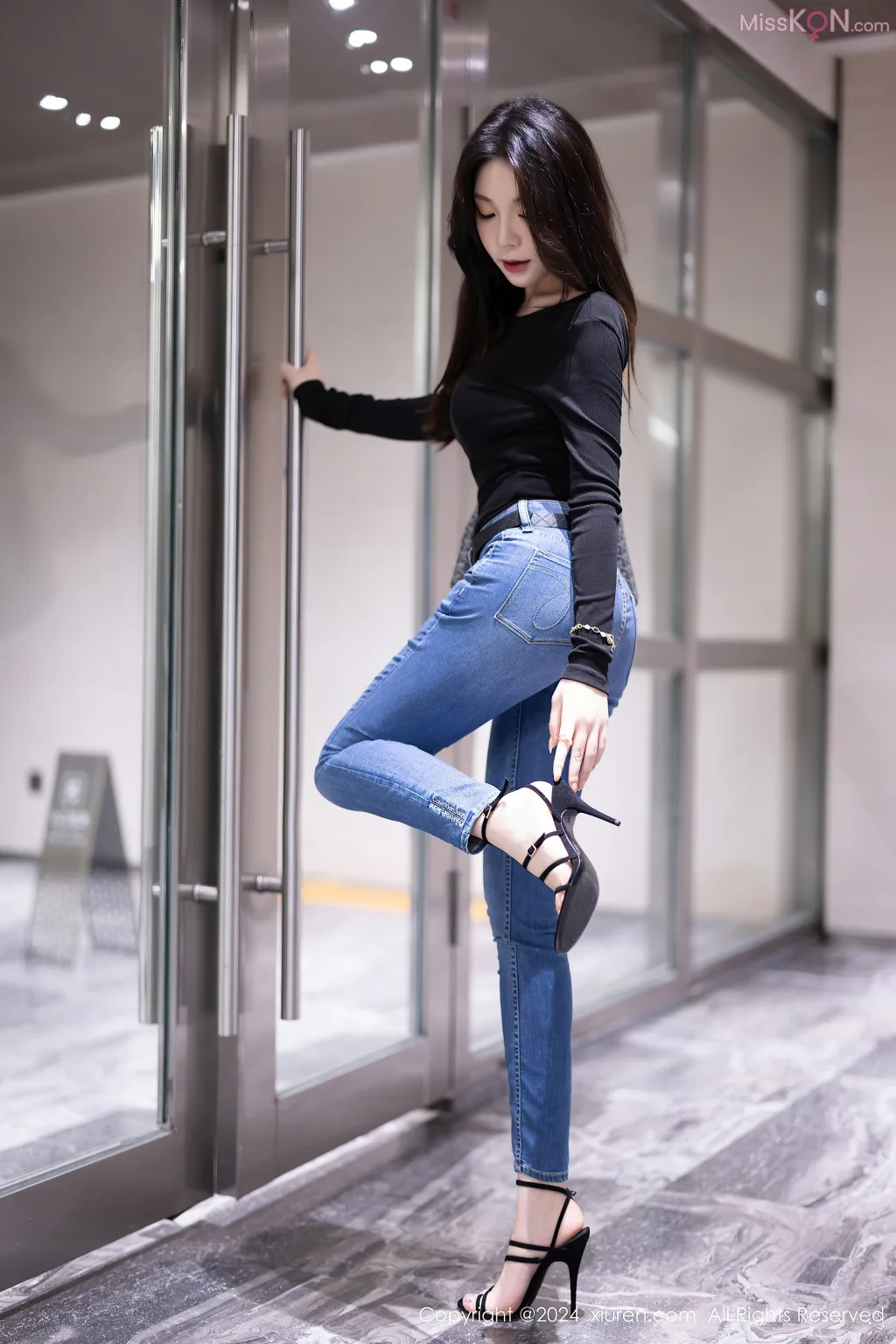 XIUREN No.8376 – 8385 (830 photos)