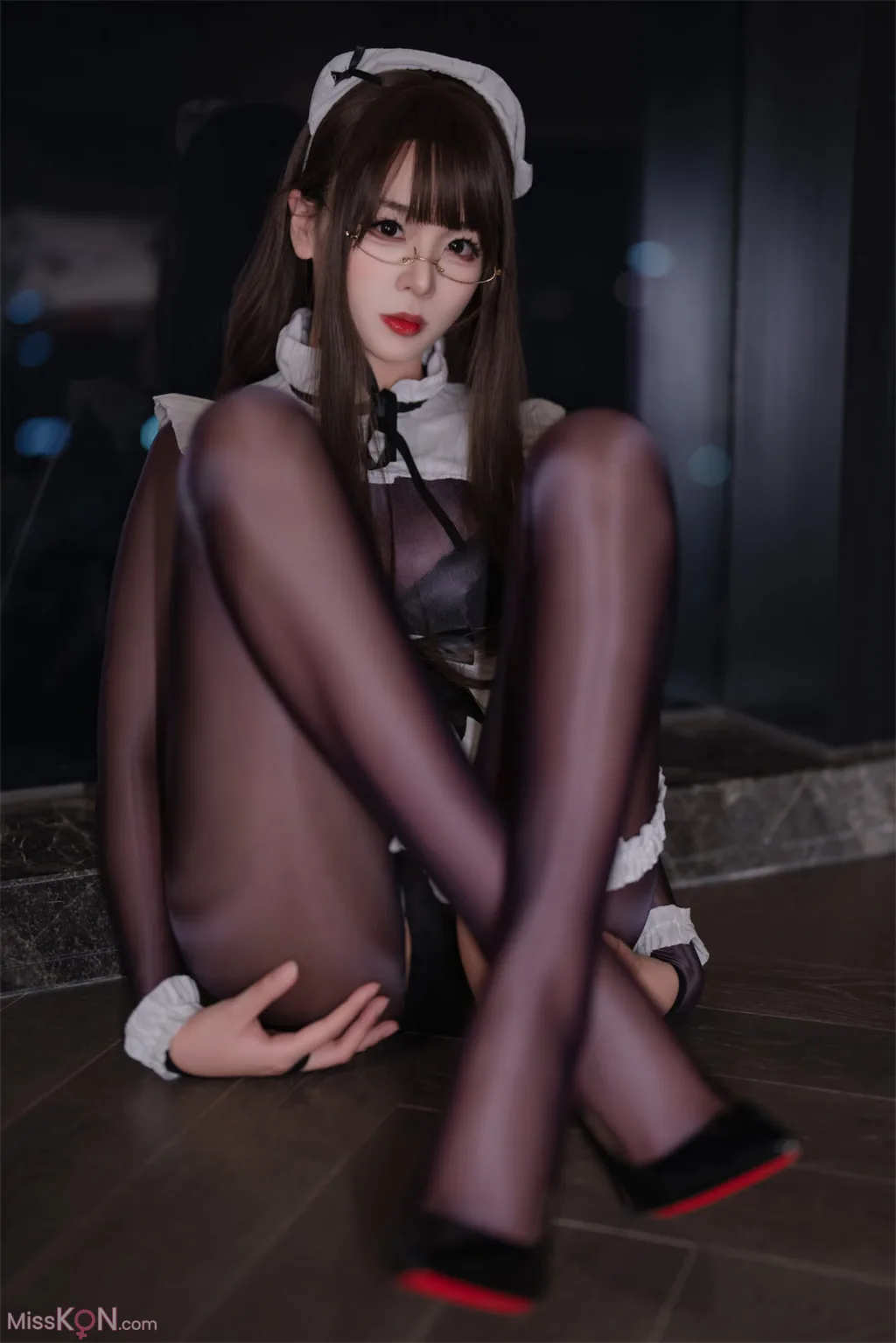 Coser@轩萧学姐: 连体丝女仆 (90 photos)