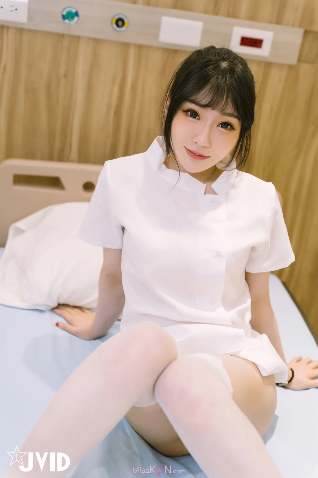 [JVID] 璃奈醬: 性感俏護士 撼動你的大雞巴 (59 photos )