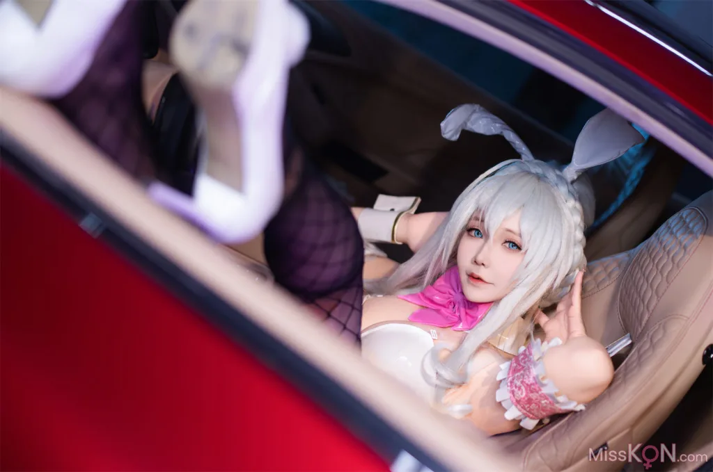 Coser@抱走莫子aa: 雪女跑车兔女郎 (27 photos)