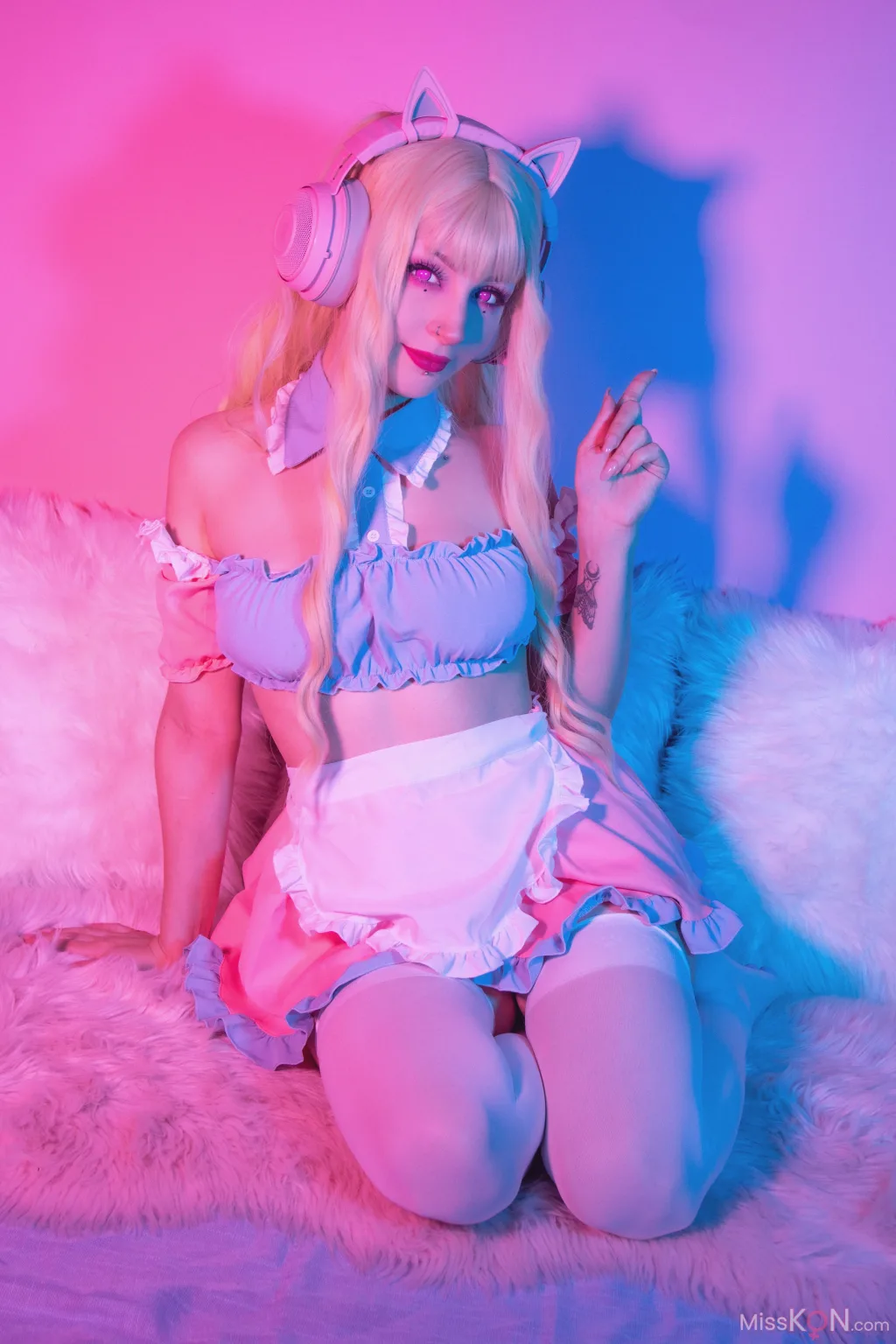 Coser@Shiro Kitsune: 粉红女仆 Pink Maid (51 photos)