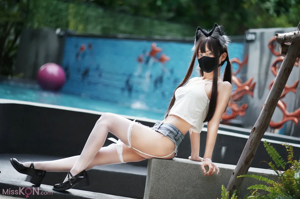 Coser@职业奶妈三水子: 猫猫蓝白比基尼 (85 photos )