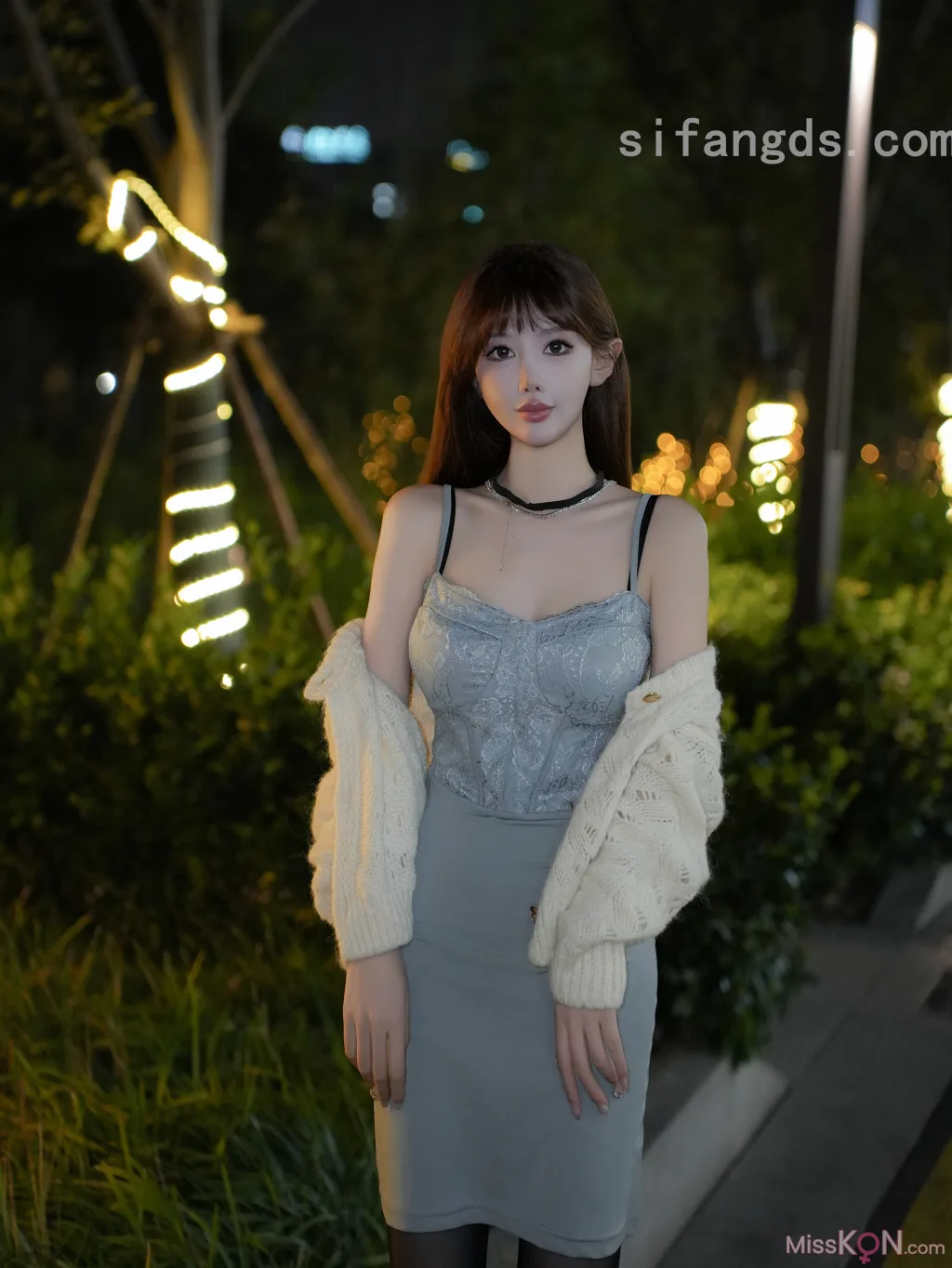 [XR Uncensored] 李金金: R18 秀人网模特 街拍VS居家 (80 photos )