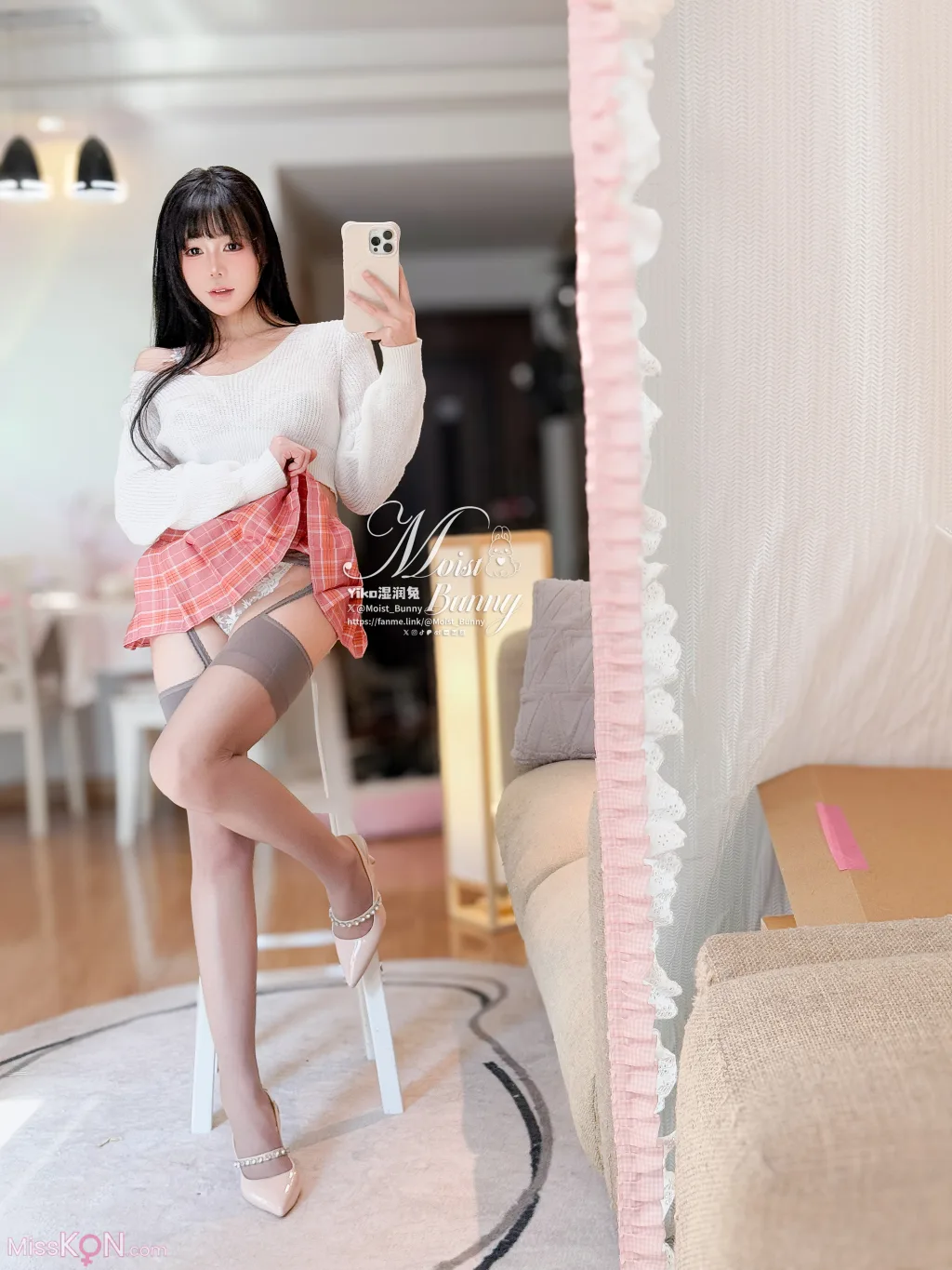 Coser@黏黏团子兔: 情人节特辑 浪漫假日 (76 photos )