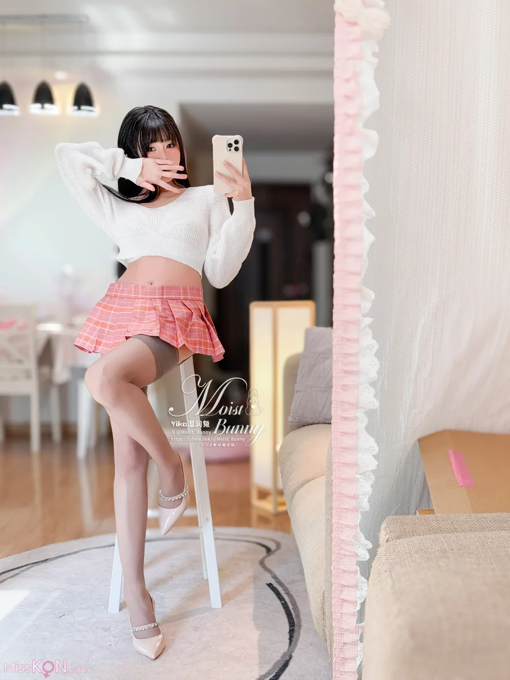 Coser@黏黏团子兔: 情人节特辑 浪漫假日 (76 photos )