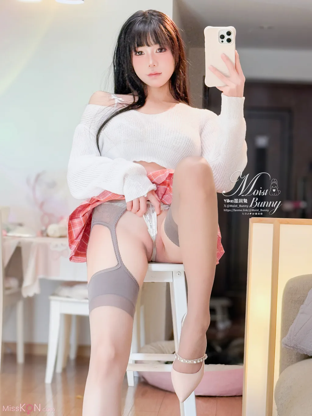 Coser@黏黏团子兔: 情人节特辑 浪漫假日 (76 photos )