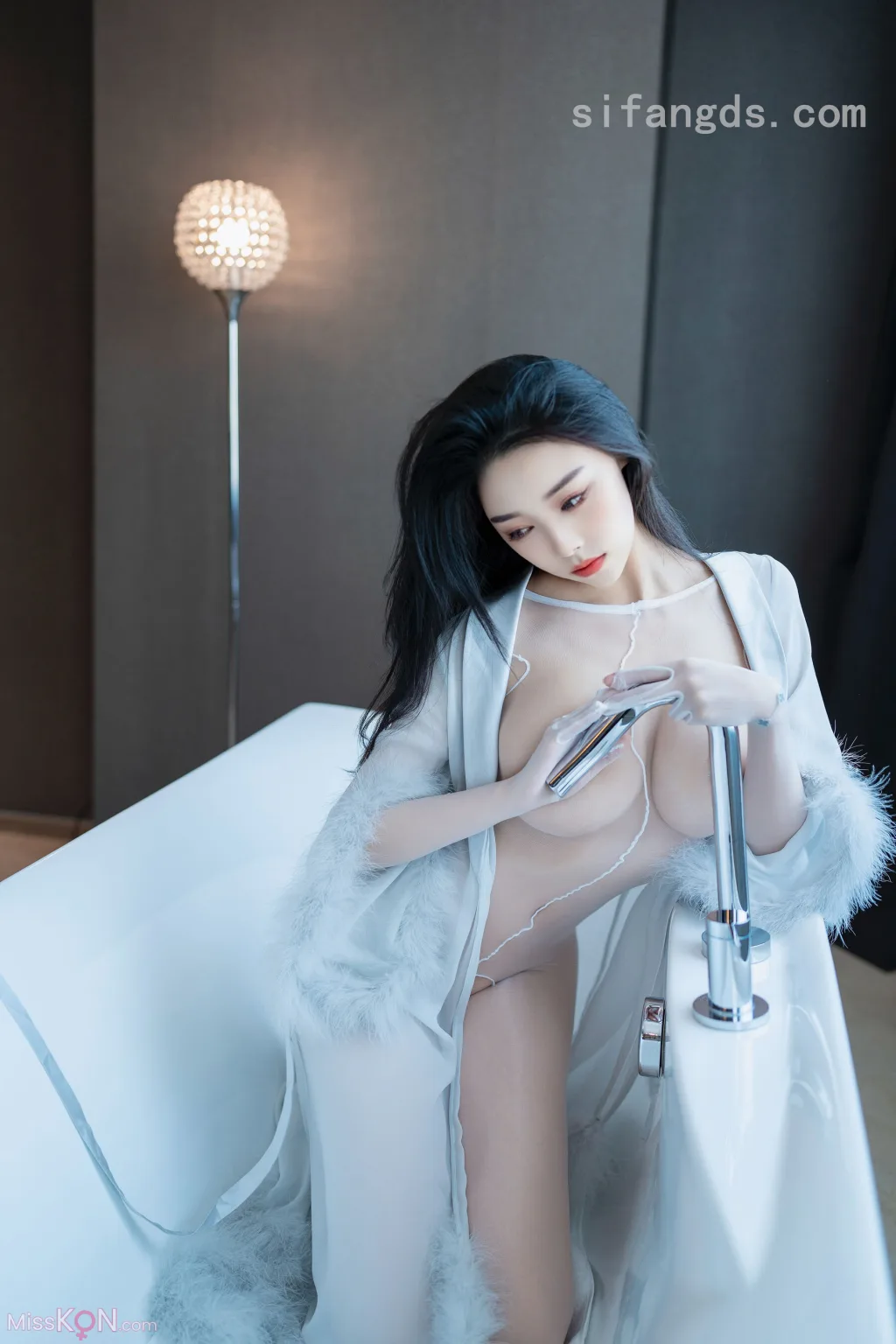 [XR Uncensored] 清妙: R18 秀人网模特 极致白丝诱惑 (99 photos )